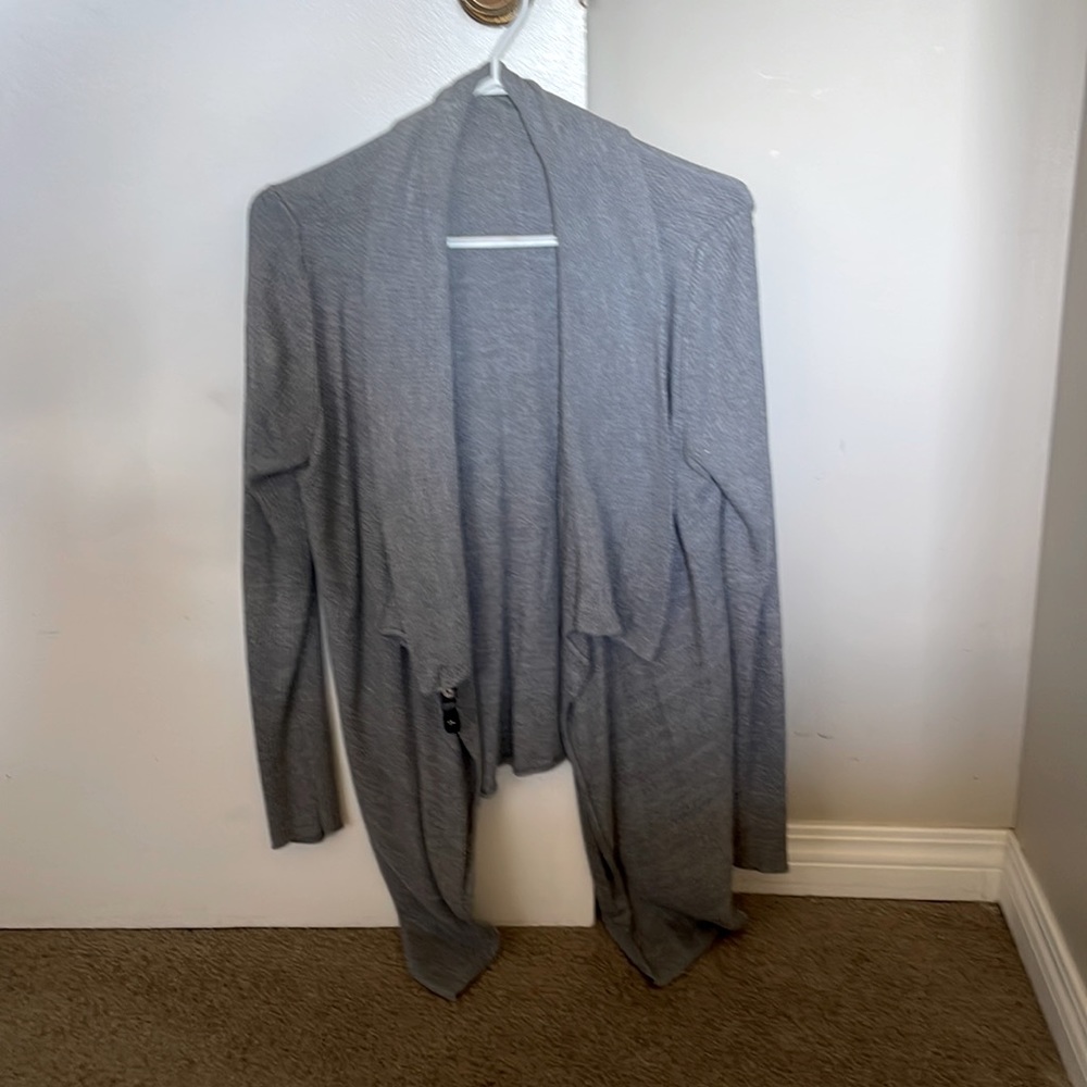 Cute top with metal button to style closed